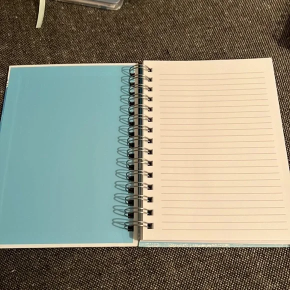 Set of 3 journals and yearly planner. (New) - Picture 7 of 10